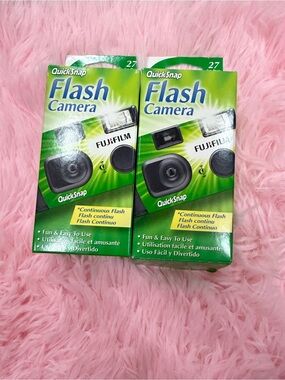 FUJIFILM Quicksnap Flash 400
One-Time-Use Disposable
Camera 27 Exposures 2 pack